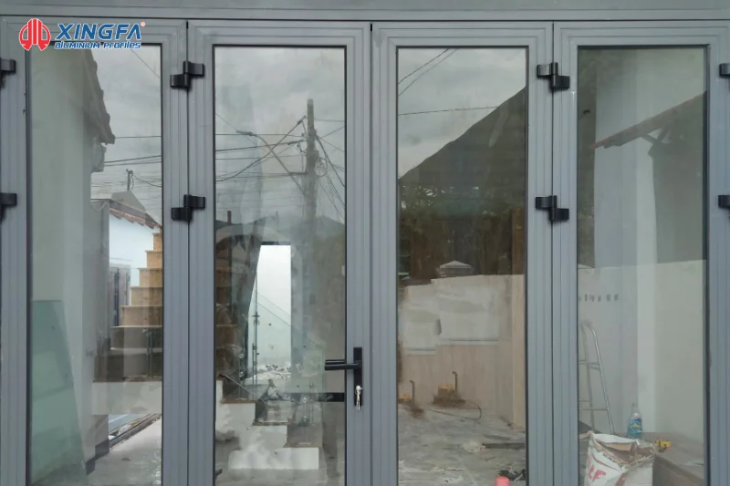 Cửa cổng nhôm Xingfa