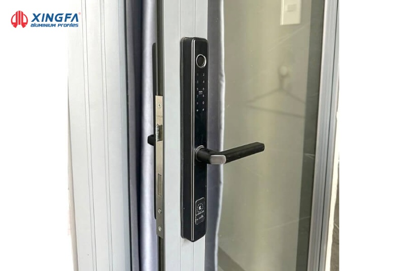 Cách mở khóa cửa nhôm Xingfa