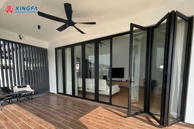 Cửa xếp trượt Xingfa