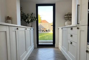 Cửa nhôm kính 1 cánh: Giải pháp cửa bền 20 năm