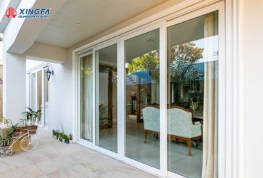 Giá cửa nhôm kính bao nhiêu 1m²? Bảng giá 2026
